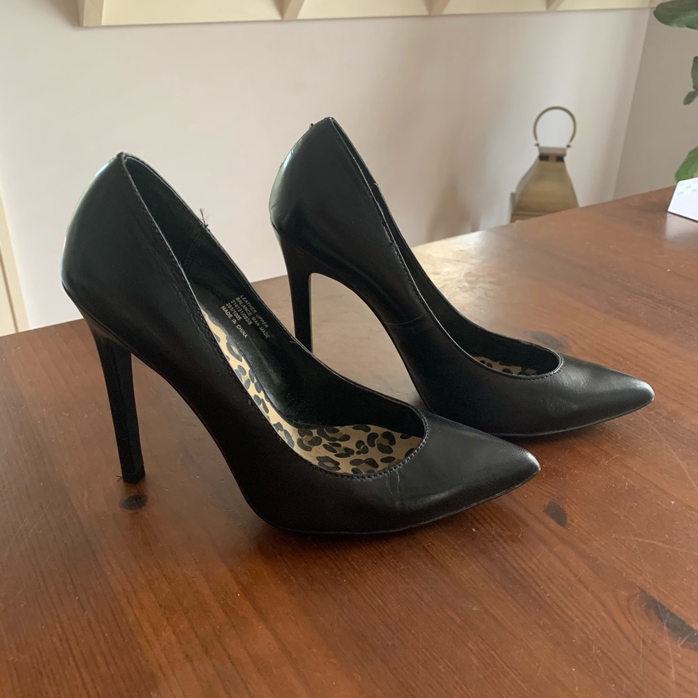 Pointed Toe Stiletto Pump - Black